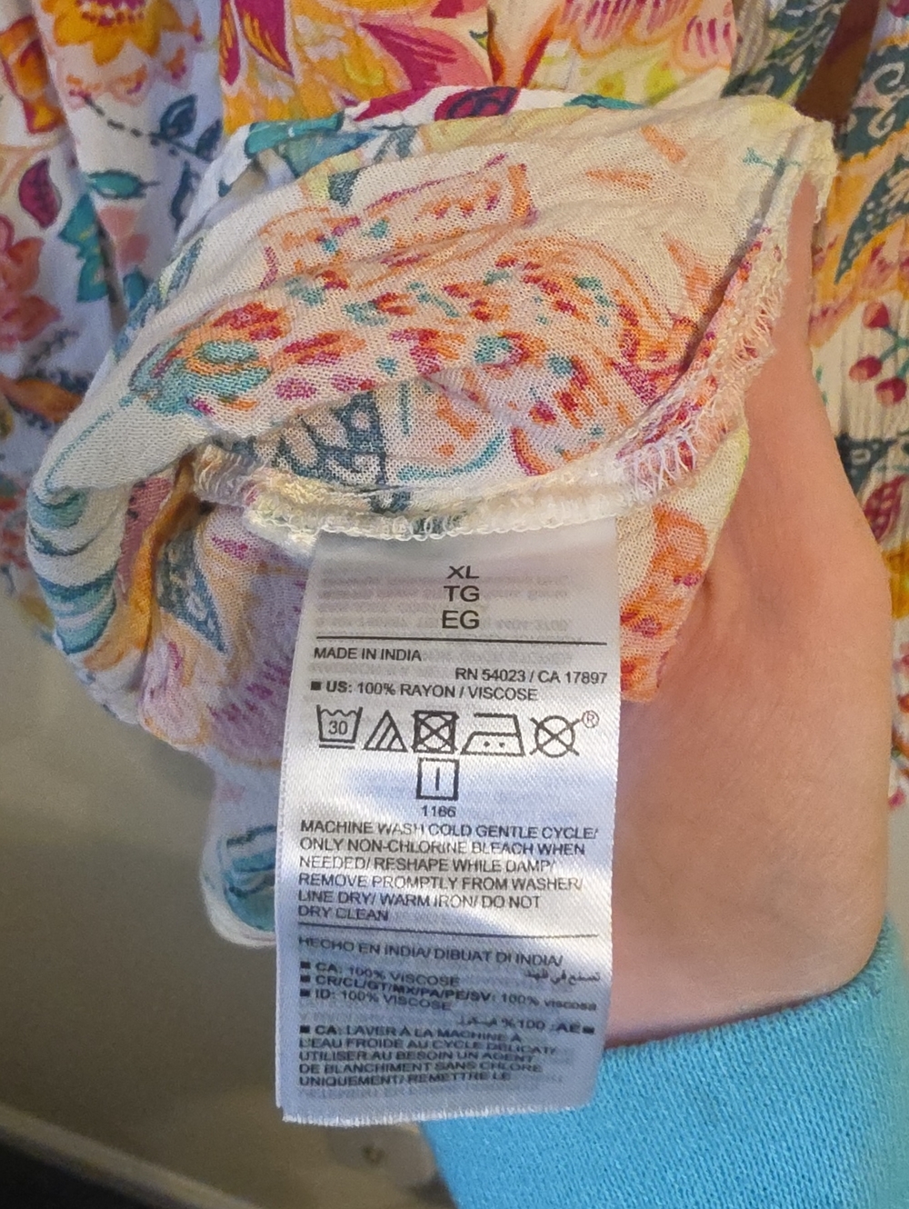Old Navy Floral V Neck Balloon Sleeve Blouse. In EUC - Picture 6 of 7
